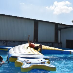 耐久性のあるインフレータブル障害物コース湖と海 -- ラウンドコーナー01