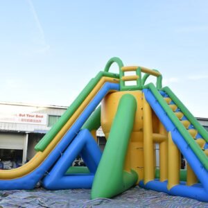 巨大な水生膨脹可能な装置の販売 - Rockslide タワー 01