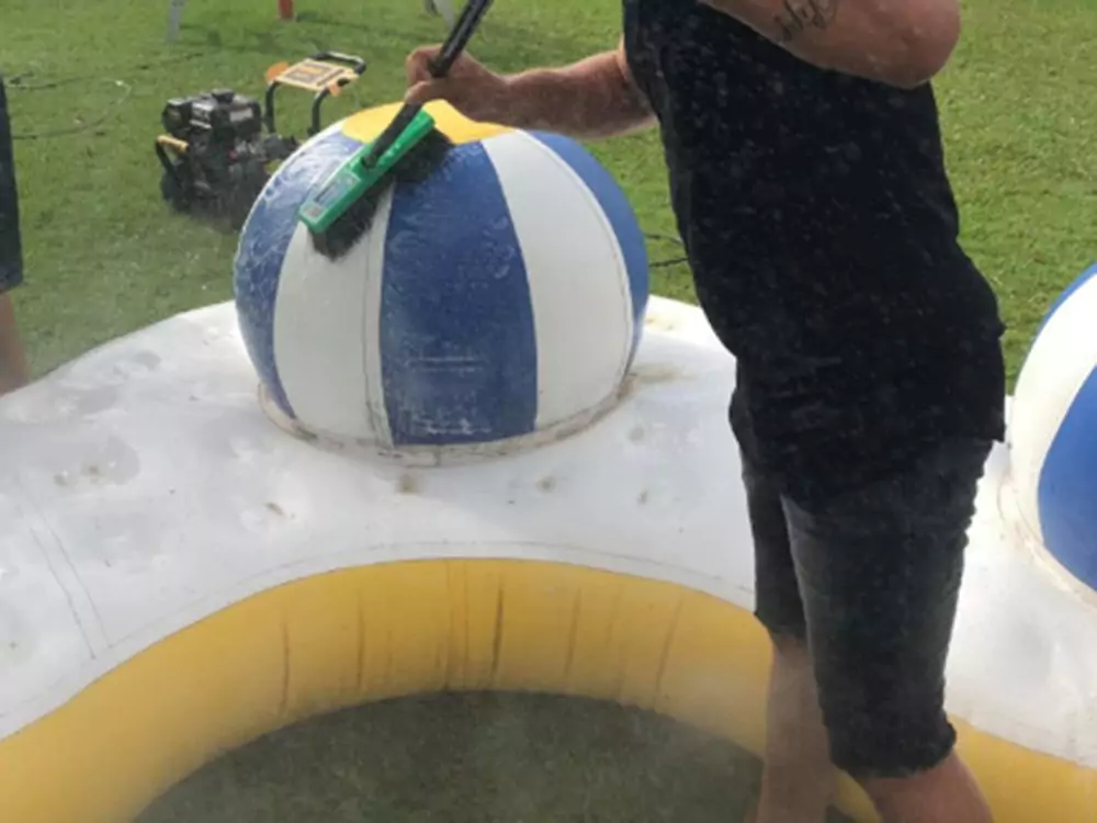 cleaning-the-surface-of-aquatic inflatables