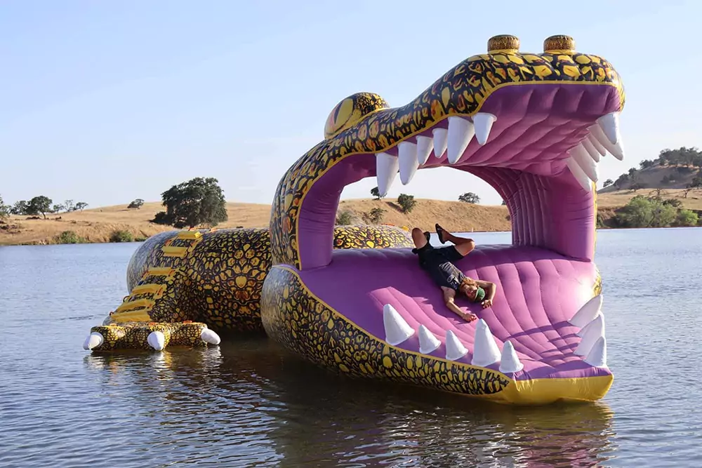 a-customized-giant-inflatable-alligator-for-a-water-park