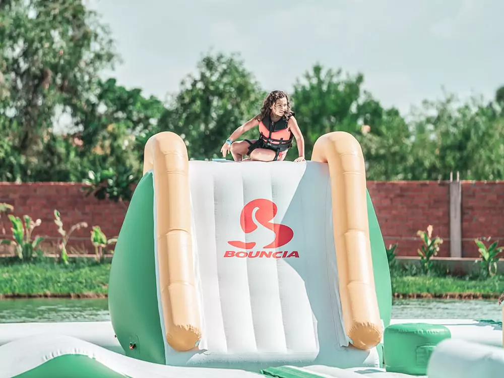 Easy-to-install-aquatic-inflatable-mini-slide