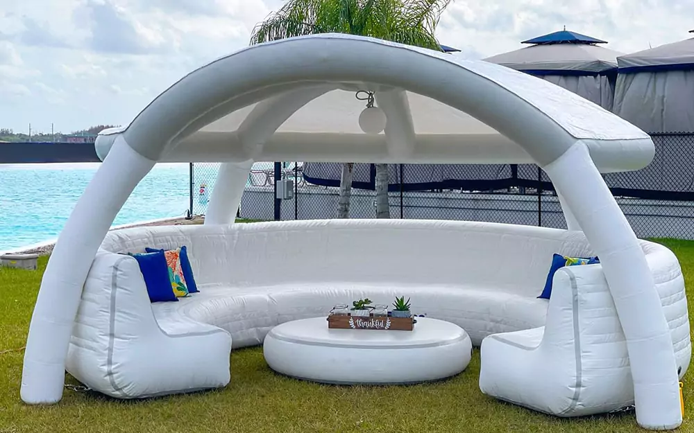 club-with-floating-cabana-experience