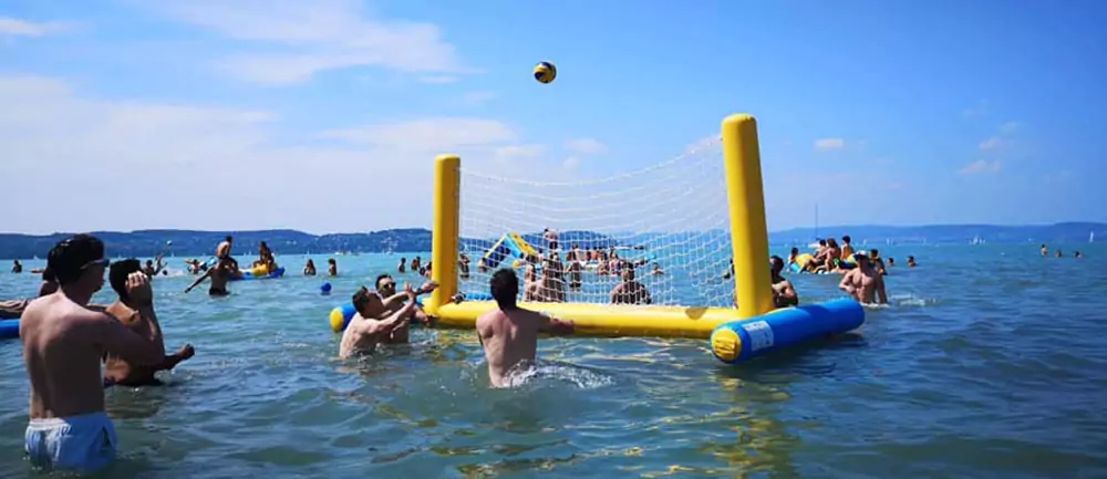 inflatable-water-volleyball-game-in-action