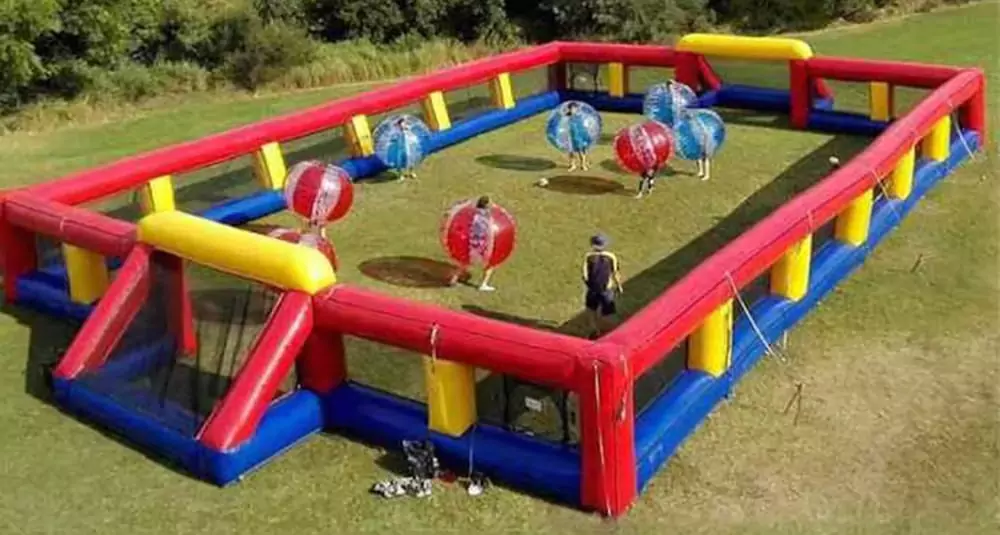 bubble-soccer-on-an-inflatable-football-field
