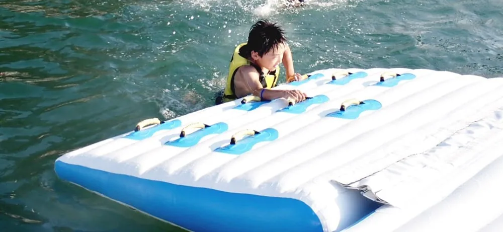 player-reentering-aqua-park-using-floating-ramp