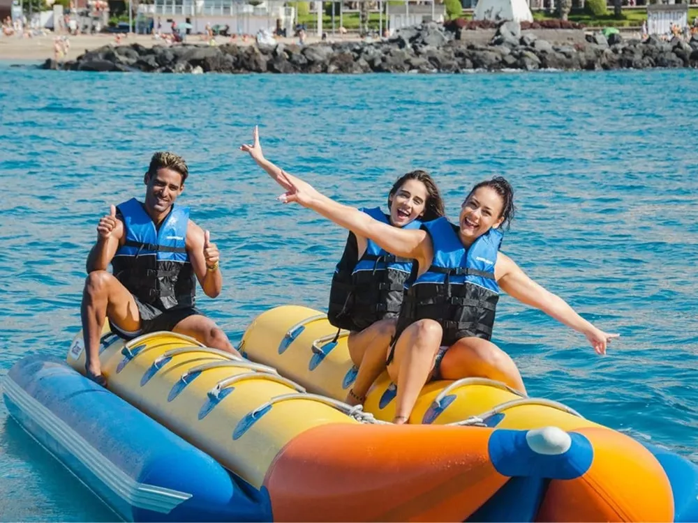 inflatable-banana-boat-ride-on-sea