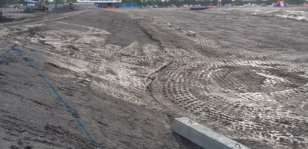 good-shoreline-for-floating-water-park-access-and-safety