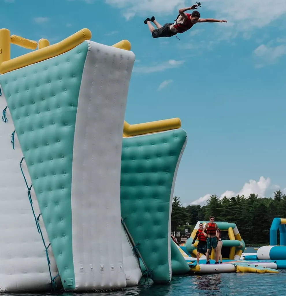 challenging-commercial-inflatable-water-park-obstacle