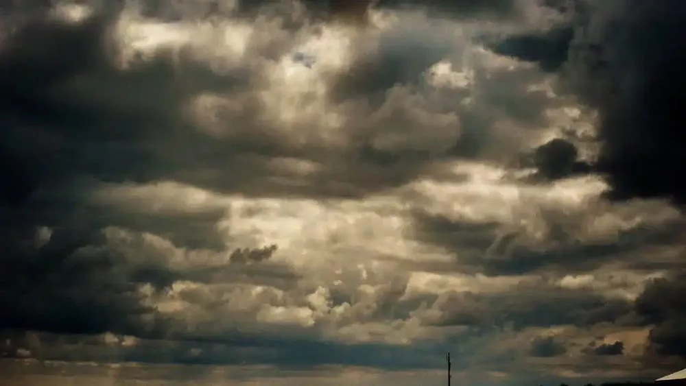 unsafe-weather-for-Inflatable-Aqua-Park-operation