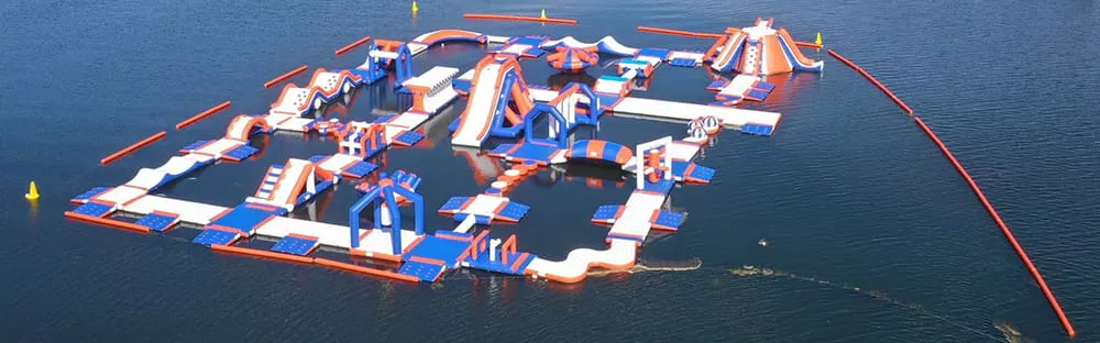 parque-acuatico-inflable-atracciones-distribuidas-uniformemente