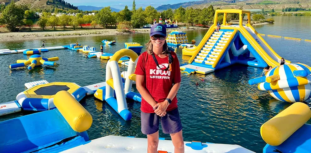 Kiwi-commercial-inflatable-water-park-operation-staff