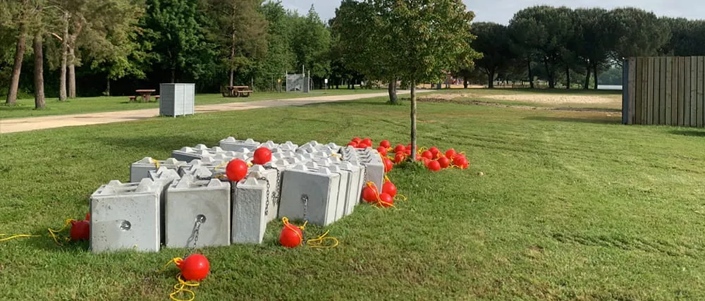 blocs-d-ancrage-en-beton-pour-parc-aquatique-gonflable