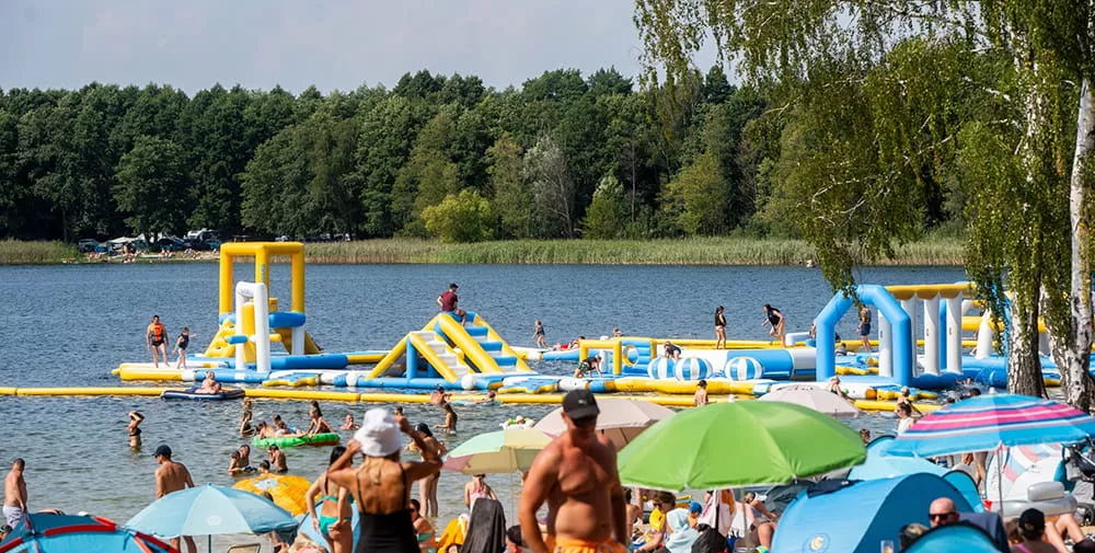 inflatable-floating-water-park-operating-in-sunny-weather