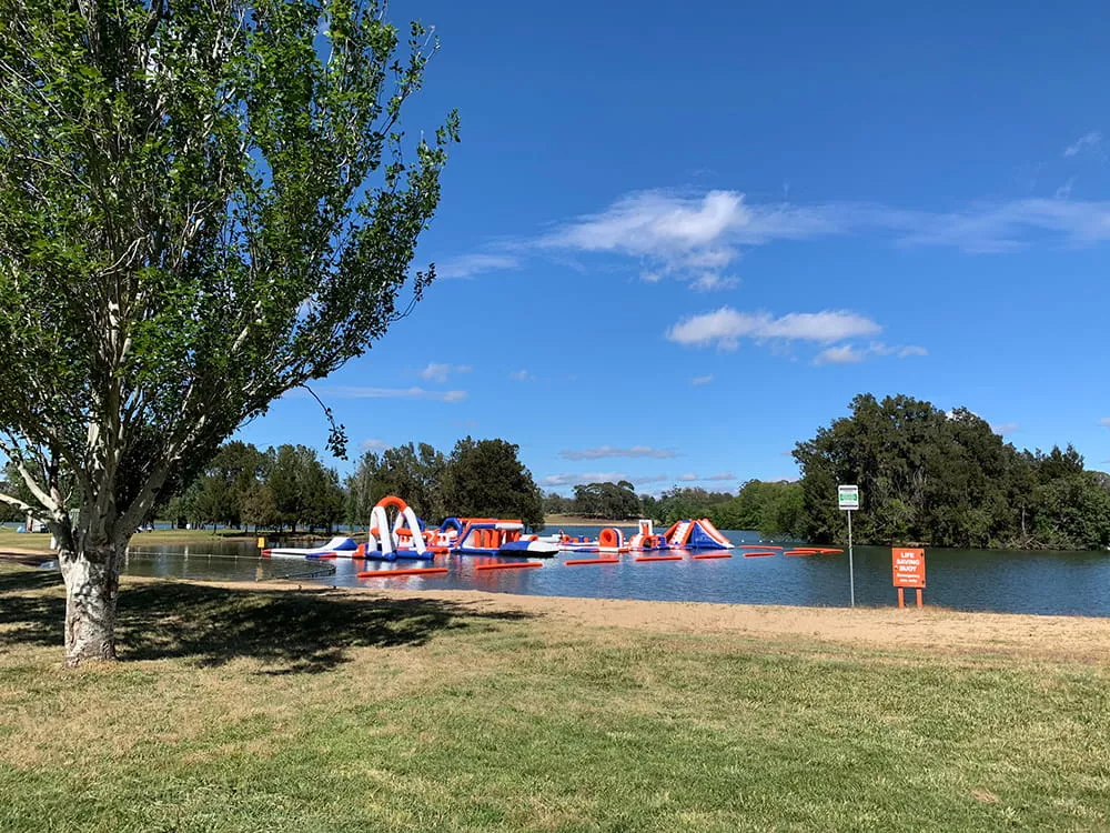 inflatable-aquapark-with-floating-boundary-area