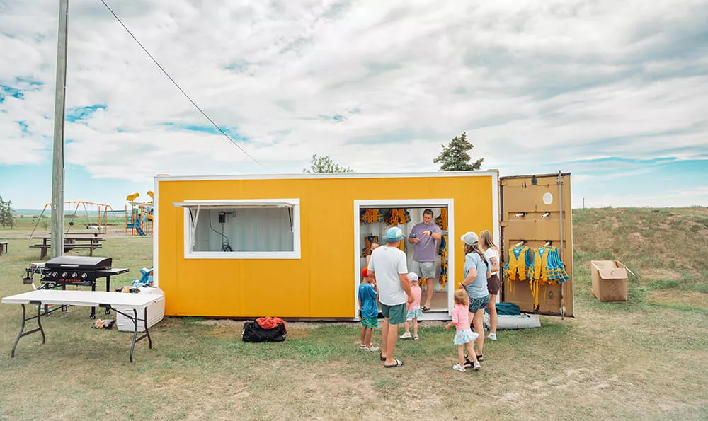 inflatable-aquapark-life-jacket-distribution-area