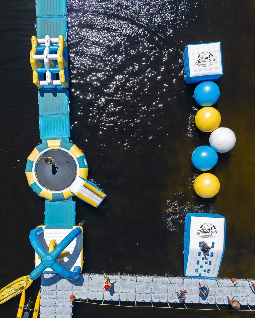Small modular inflatable water park layout designed to reduce the initial equipment investment