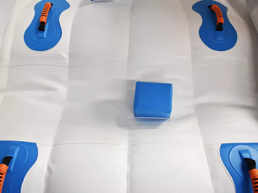 Superficie de un circuito acuático hinchable con zonas reforzadas